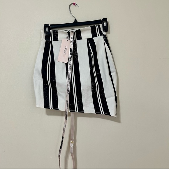 House of CB Louna Striped Asymmetrical Skirt in Black & White sz XS - Picture 3 of 4